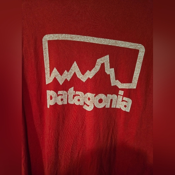 Patagonia Men's Shirt Large Slim Fit Red Organic Cotton Graphic Logo - Picture 3 of 4
